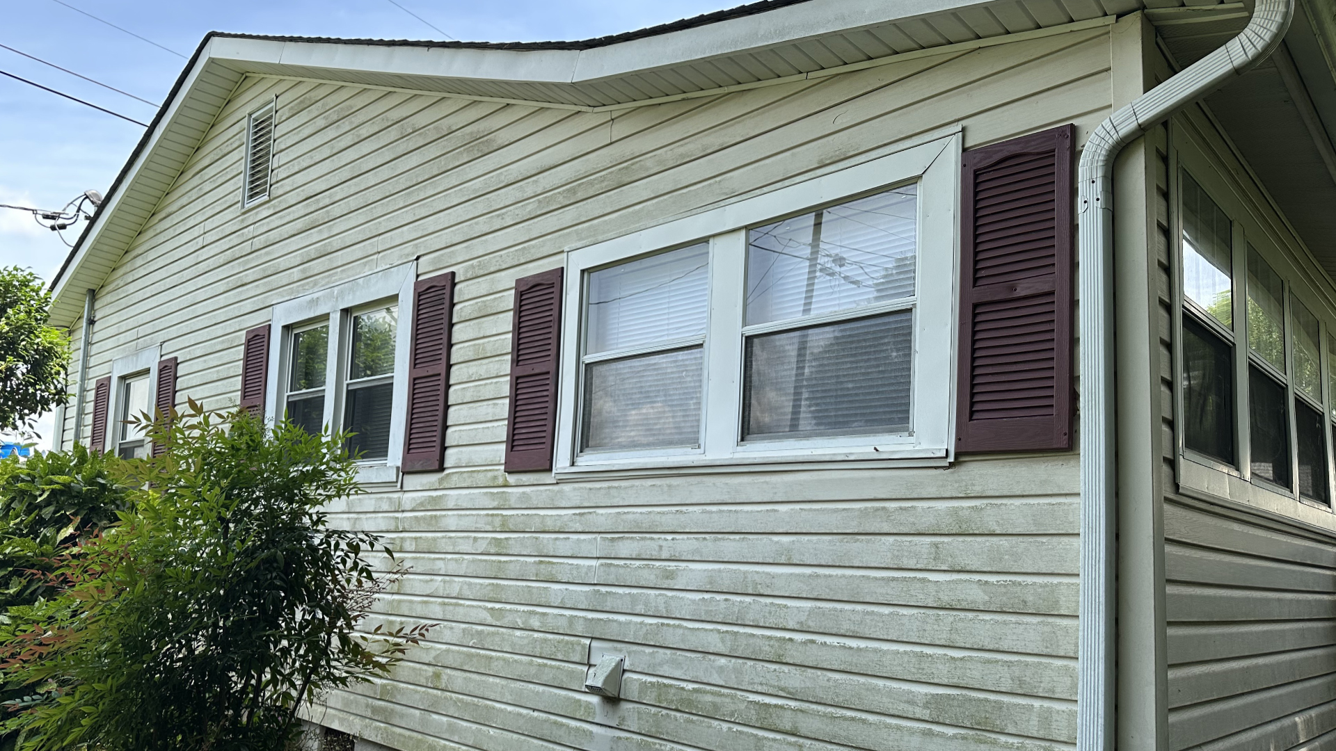 Surge Pressure Washing - House Siding Pressure Washing Before Cleaning
